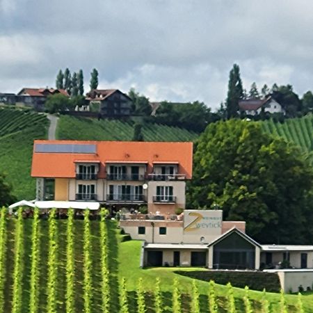 Weingut Gästezimmer Zweytick Robert Ratsch an der Weinstraße Exterior foto