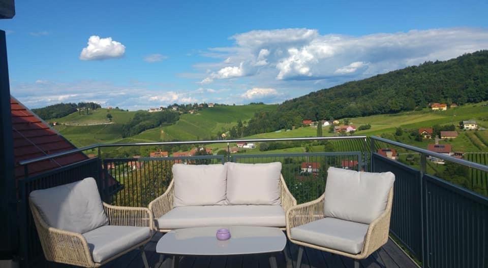 Weingut Gästezimmer Zweytick Robert Ratsch an der Weinstraße Exterior foto