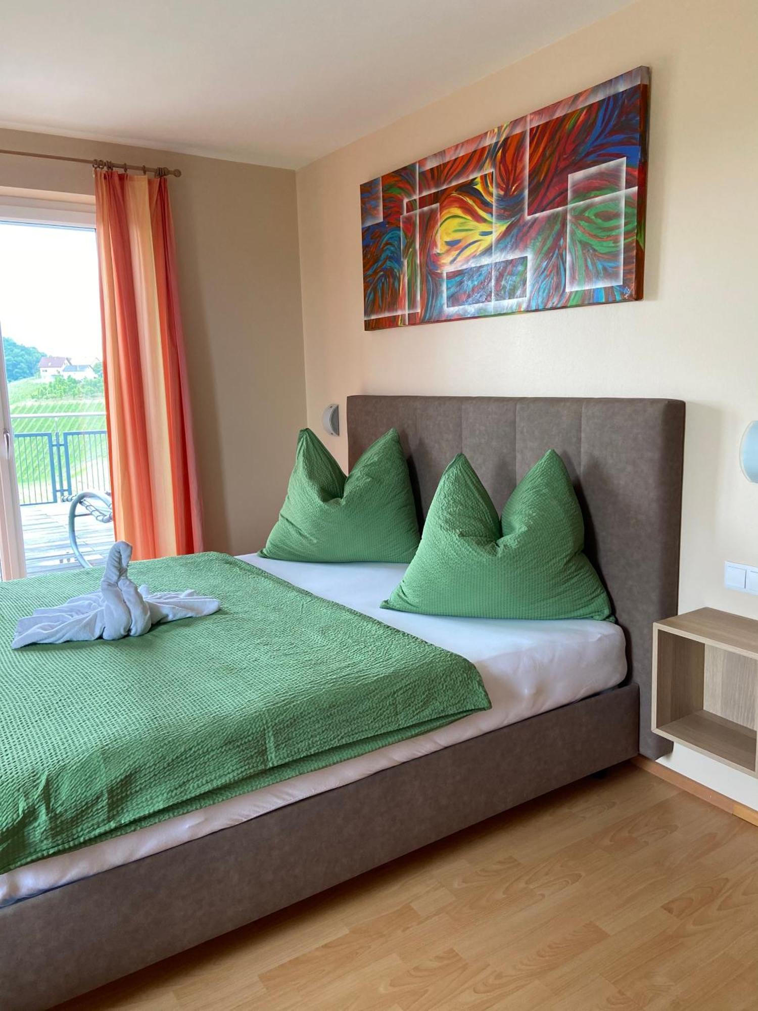 Weingut Gästezimmer Zweytick Robert Ratsch an der Weinstraße Exterior foto