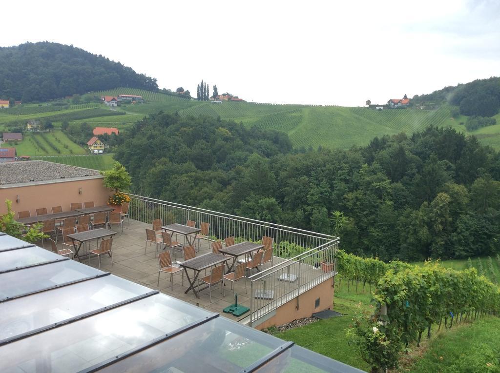 Weingut Gästezimmer Zweytick Robert Ratsch an der Weinstraße Exterior foto