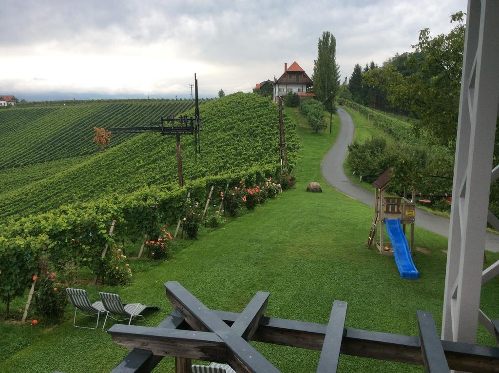 Weingut Gästezimmer Zweytick Robert Ratsch an der Weinstraße Exterior foto