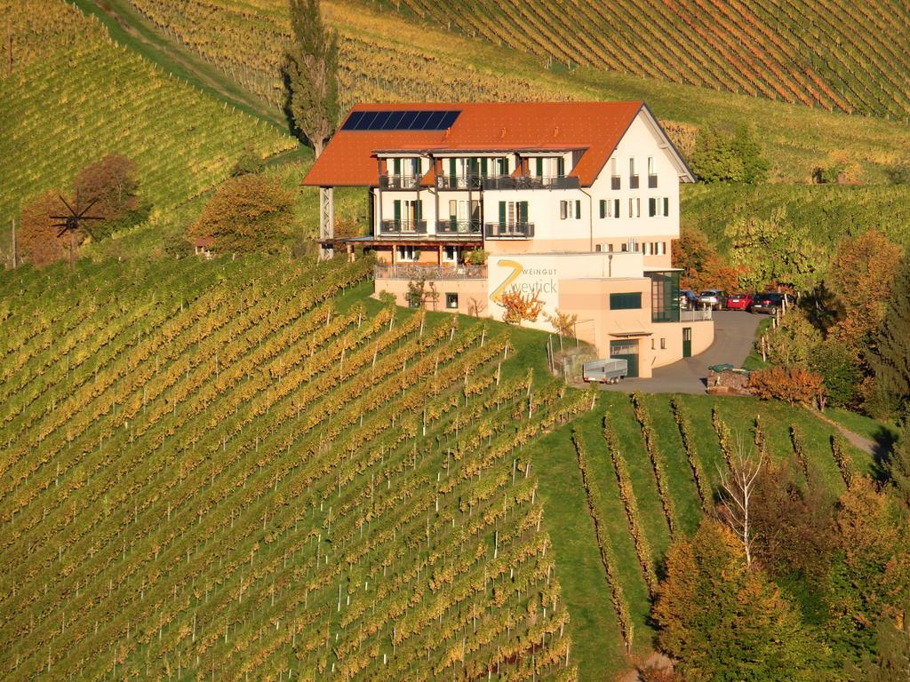 Weingut Gästezimmer Zweytick Robert Ratsch an der Weinstraße Exterior foto