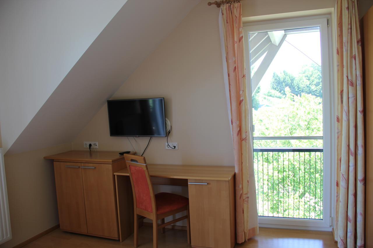 Weingut Gästezimmer Zweytick Robert Ratsch an der Weinstraße Exterior foto