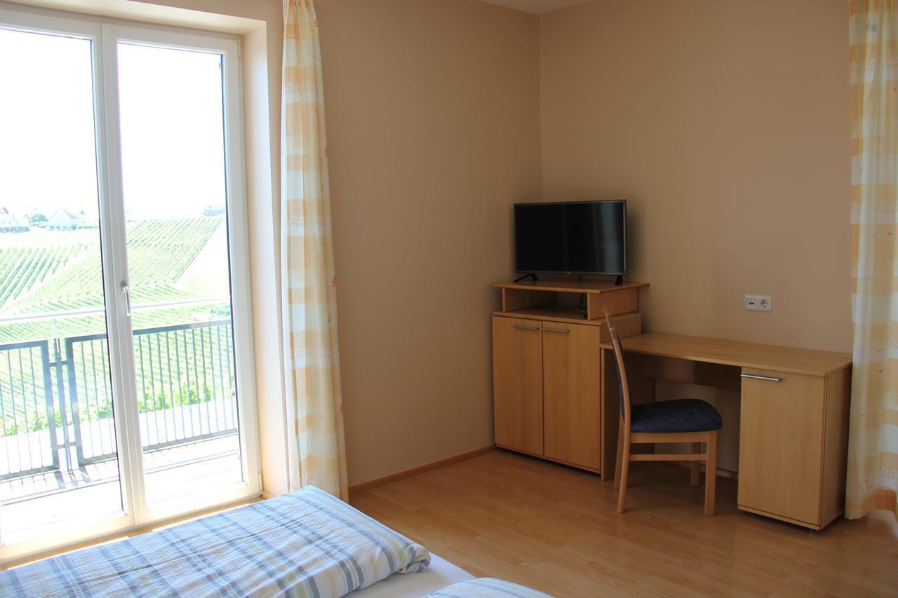 Weingut Gästezimmer Zweytick Robert Ratsch an der Weinstraße Exterior foto