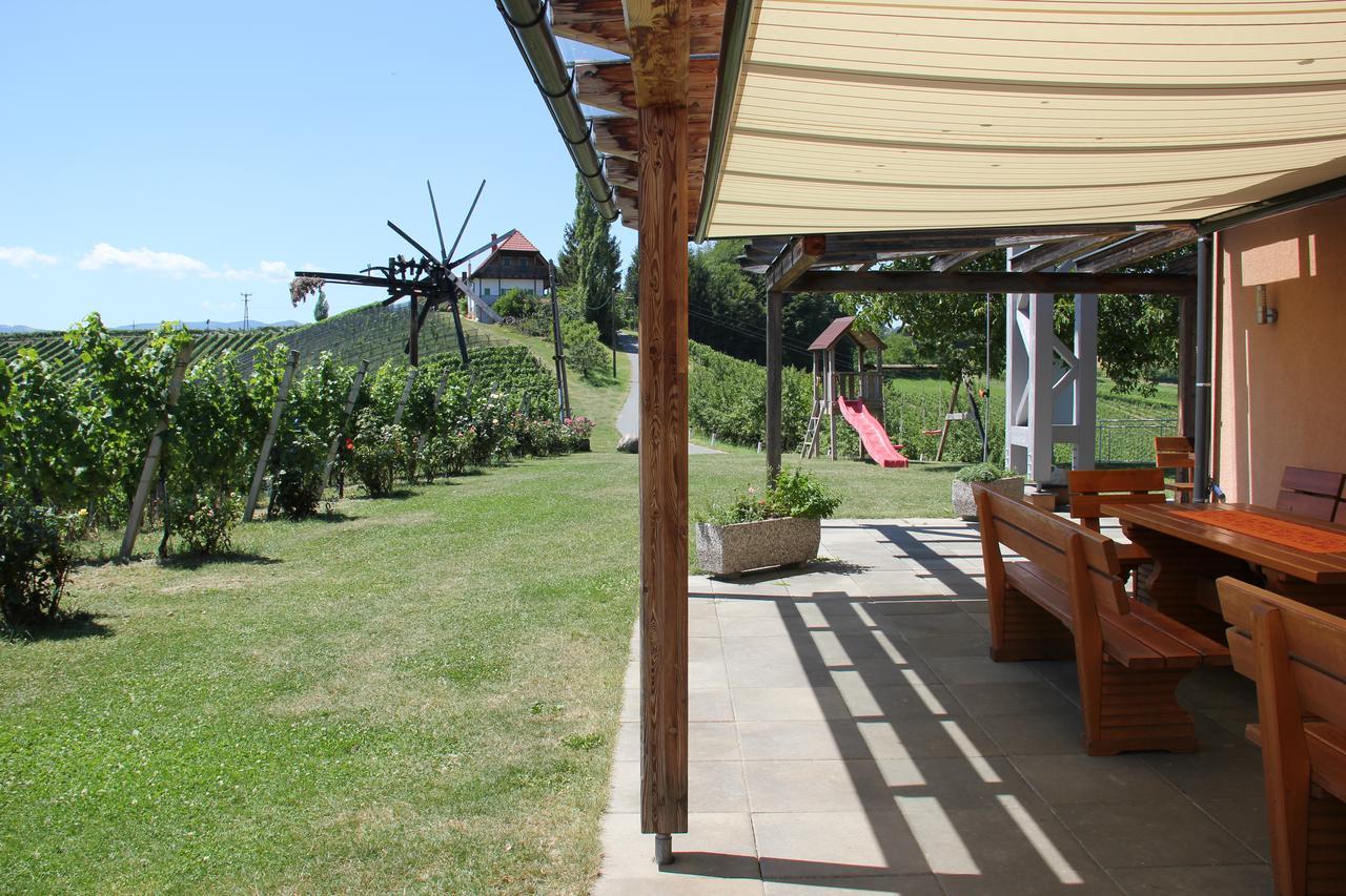 Weingut Gästezimmer Zweytick Robert Ratsch an der Weinstraße Exterior foto