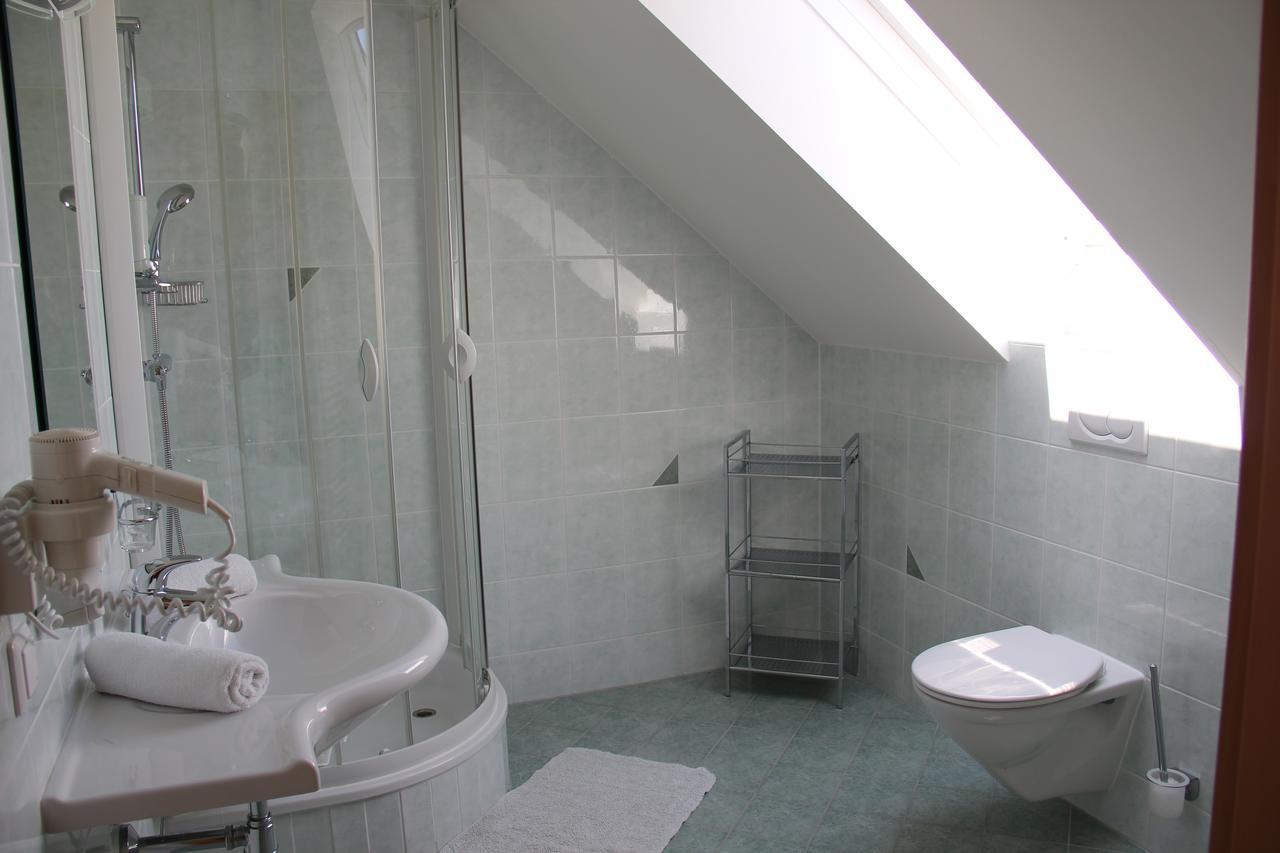 Weingut Gästezimmer Zweytick Robert Ratsch an der Weinstraße Exterior foto
