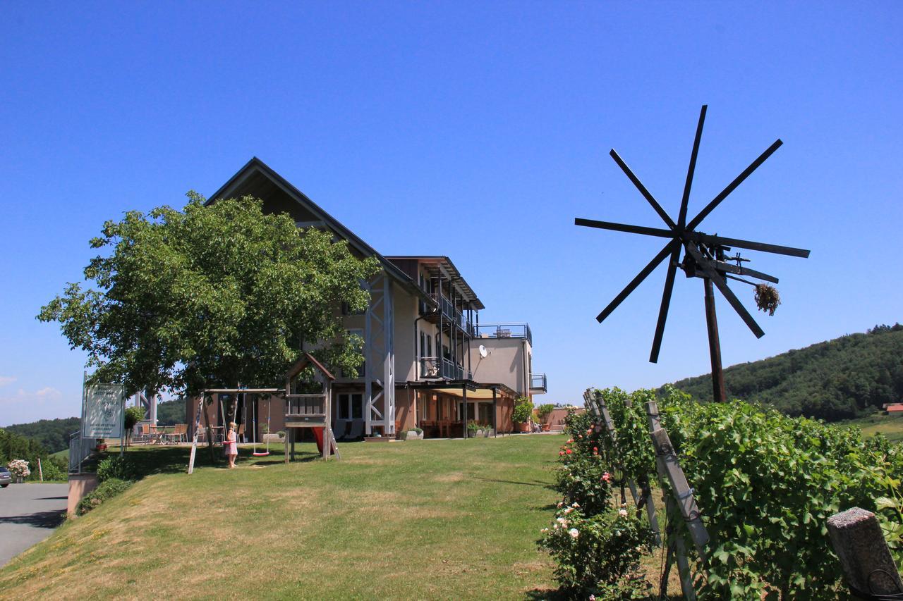 Weingut Gästezimmer Zweytick Robert Ratsch an der Weinstraße Exterior foto